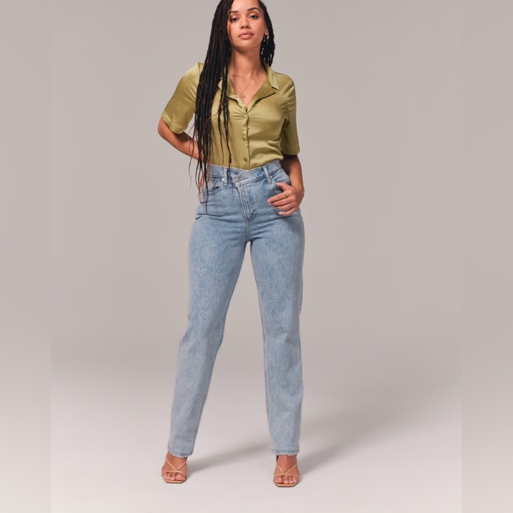 Abercrombie and Fitch Curve Love Ultra High Rise 90s Straight Jeans Cross Waist
